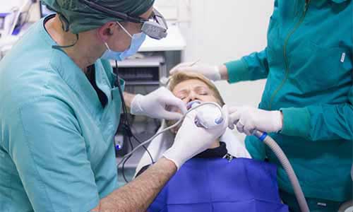 Dental implant cerrahi prosedürü - Kemik entegrasyonlu titanyum vida uygulaması