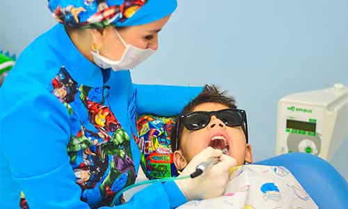 Diş teli tedavisi sırasında ortodontik muayene - Lingual braket uygulaması